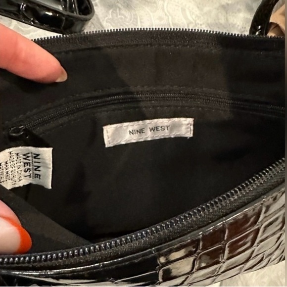 NINE WEST Croc-Embossed Patent Leather Crossbody w/Adjustable Strap, EUC - Picture 5 of 7